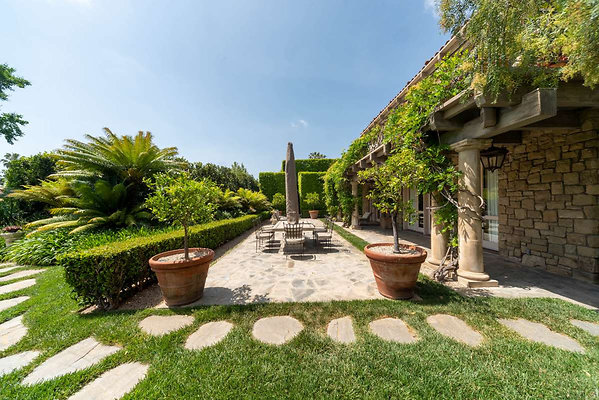 12716 patio 1