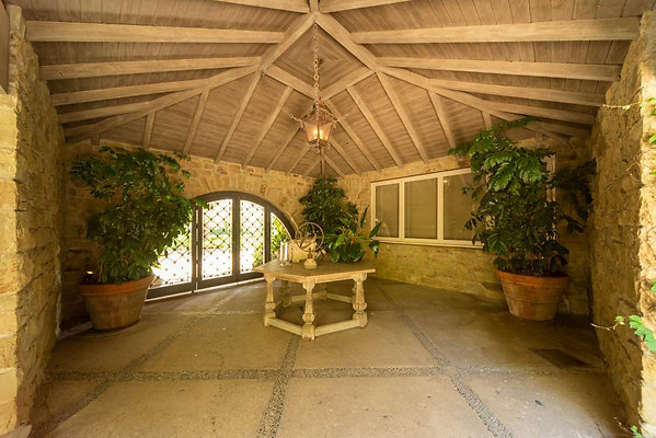 12716 porch 2