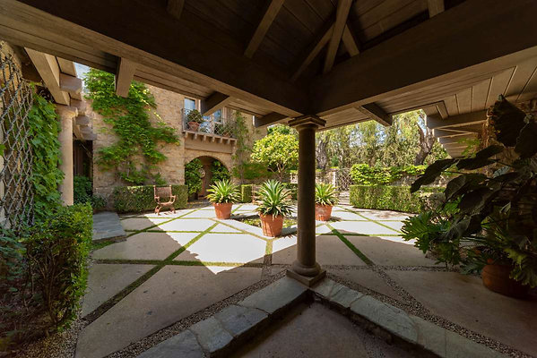12716 porch 6