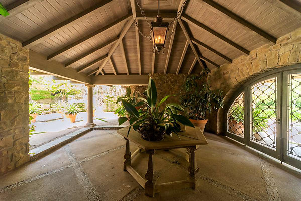 12716 porch 3