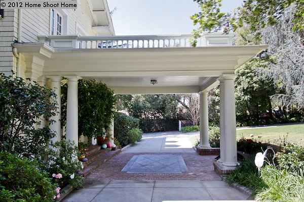 106porte-cochere