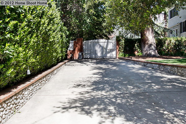 104rear-driveway-reverse