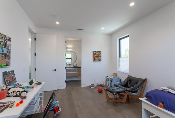 eastwestlocationsincIMG-04259