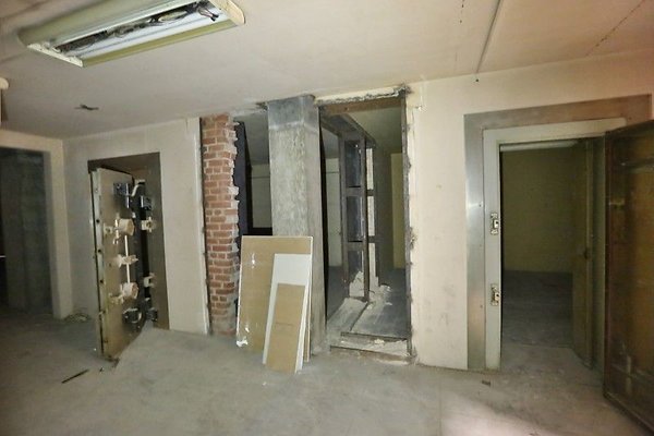 CapEquitySecurityBuilding82