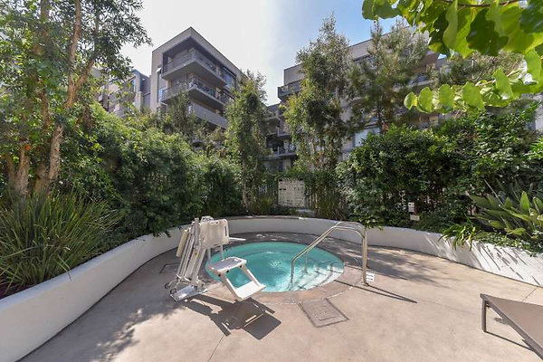 11706 courtyard 10