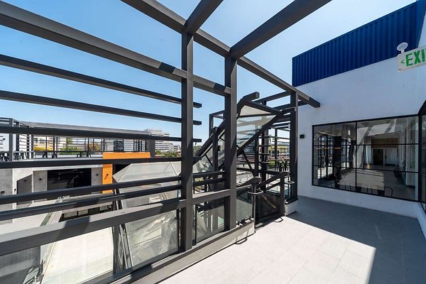 13836 balcony 19