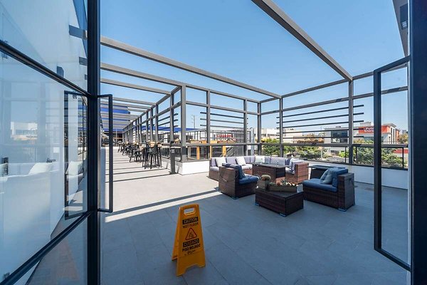 13836 balcony 11