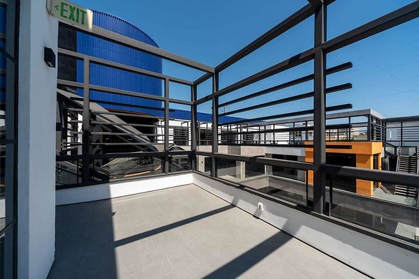 13836 balcony 15