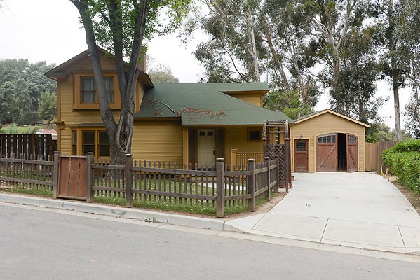 Elm &amp; Colonial Streets