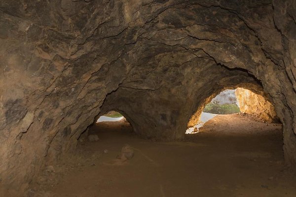 bronson-caves-13