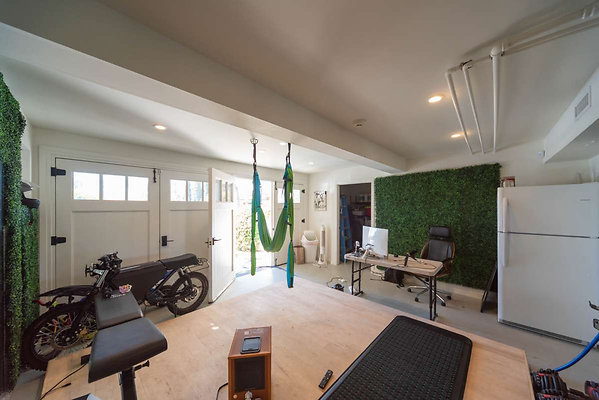 13226 garage 4