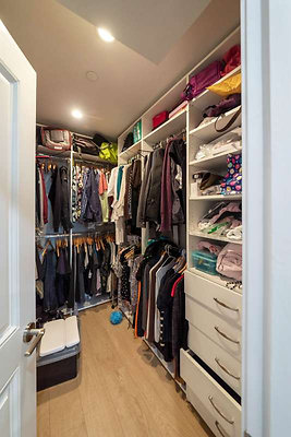 11993 closet 1