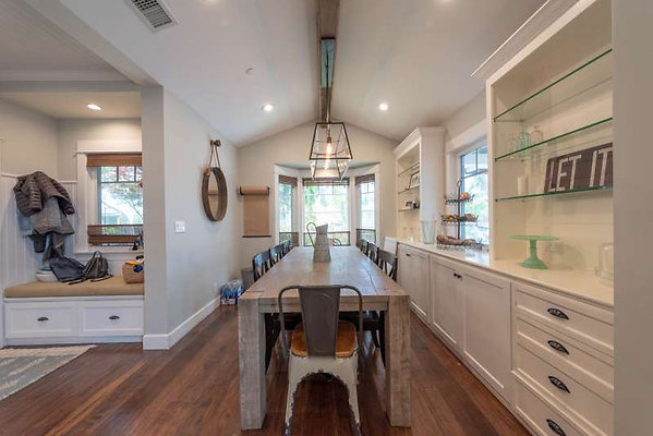 8072 dining 3