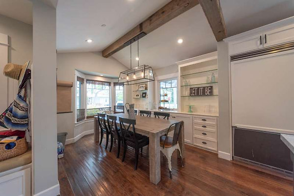 8072 dining 1