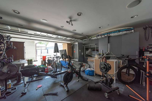 8072 garage 1