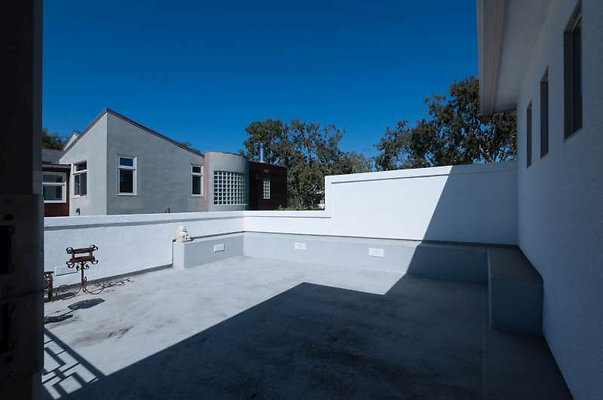 10694 balcony 1
