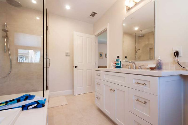 10694 bath 2