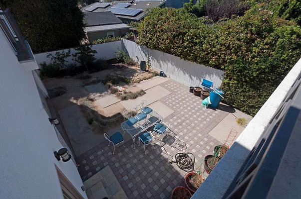 10694 balcony 3