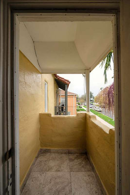 10999 balcony 1