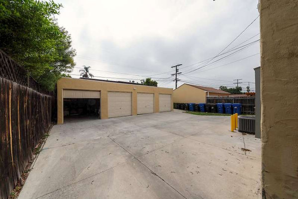 10999 garage 1