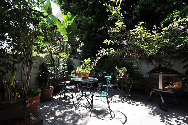 8891 patio 6