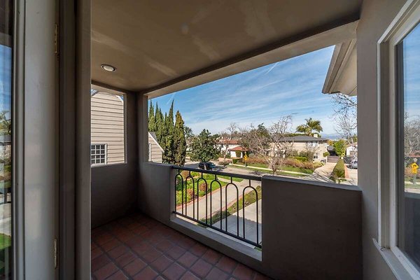 13987 balcony 1