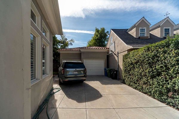 13987 garage 1