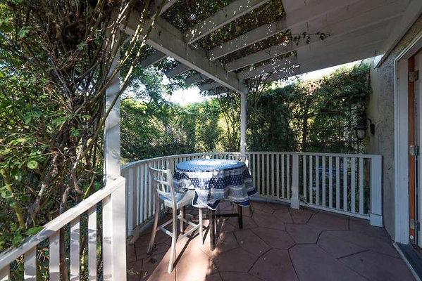 11420 balcony 2