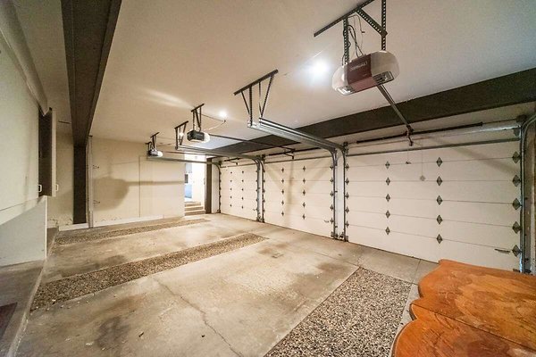 13851 garage 1