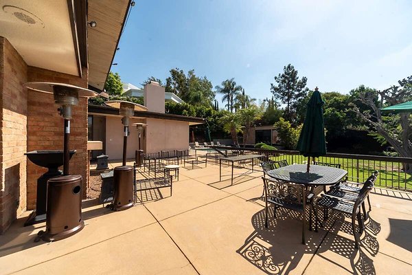 13851 patio 3