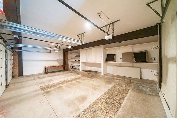 13851 garage 4