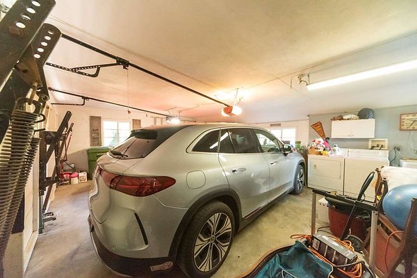 14023 garage 3