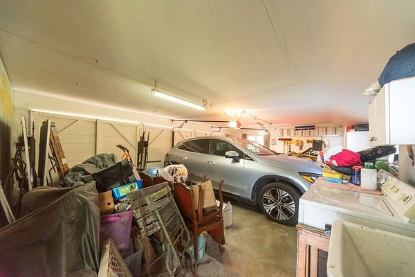 14023 garage 4