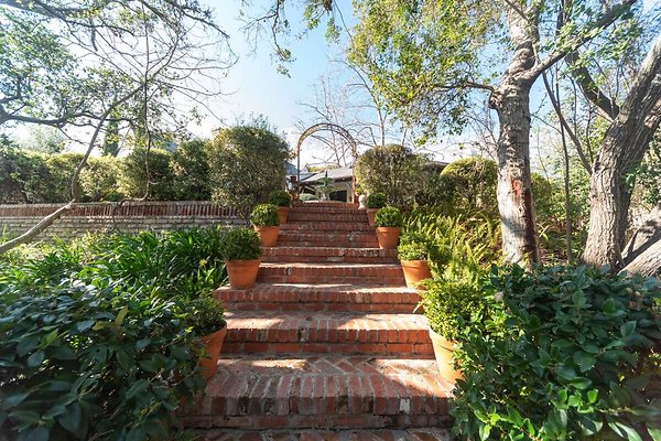 14023 patio 13