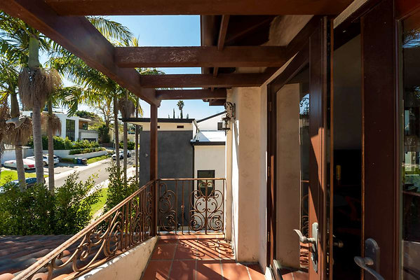 13231 balcony 1