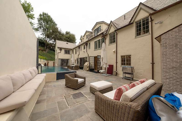 11393 patio 2