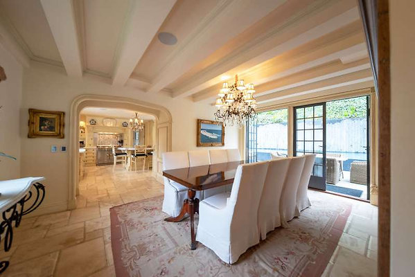11393 dining 4