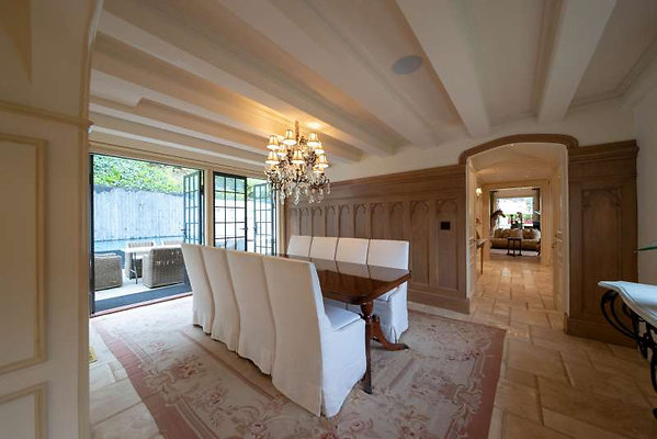 11393 dining 5