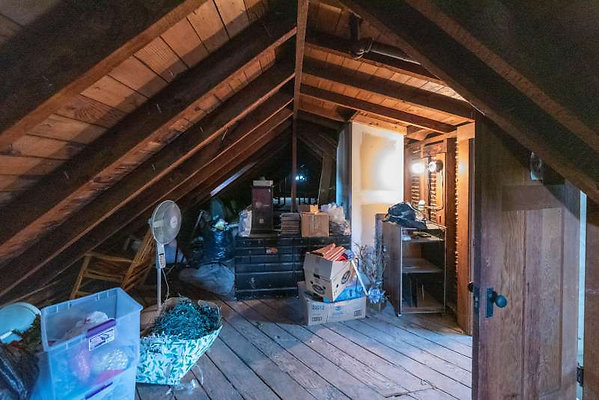 11892 attic 4