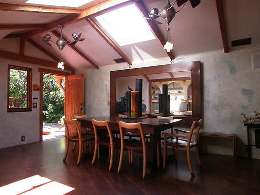 8318 dining 4