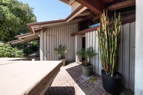 11009 porch 2