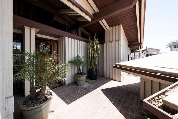 11009 porch 1