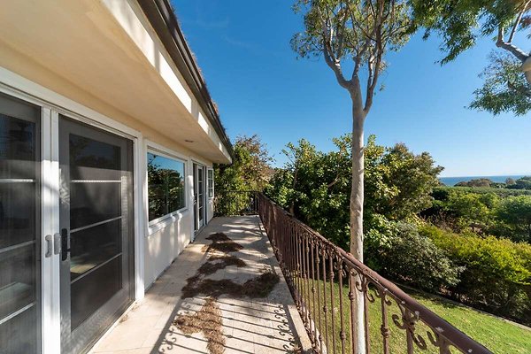 13727 balcony 3