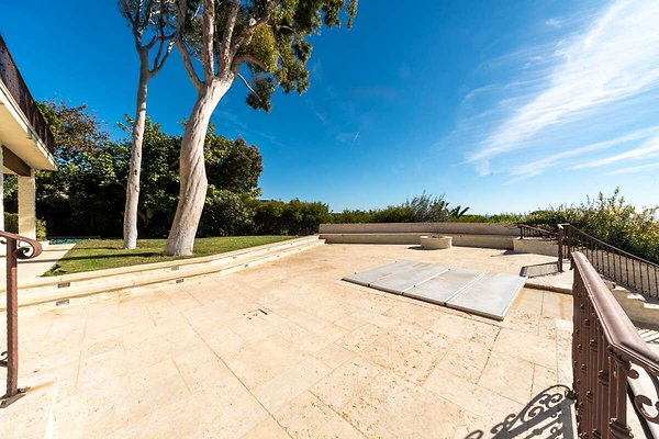 13727 patio 3