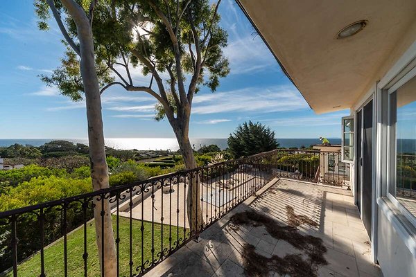 13727 balcony 1
