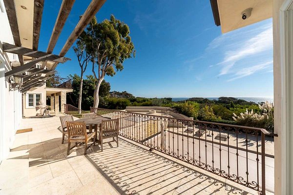 13727 balcony 6