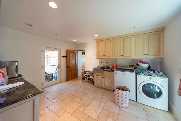 13727 laundry 1