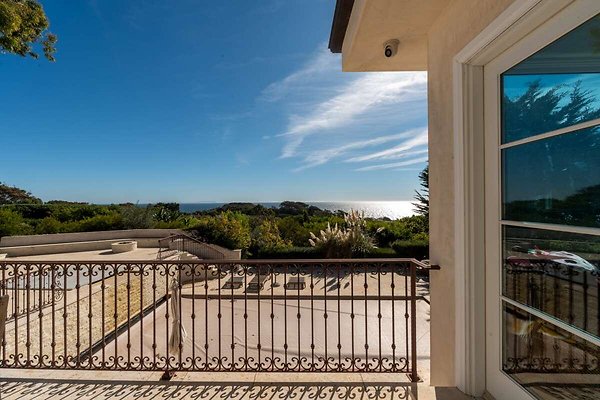 13727 balcony 7