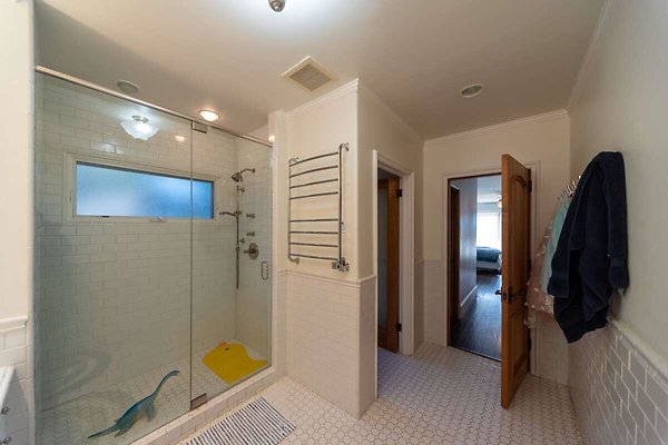13727 bath 4