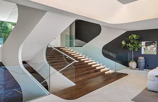This-16500000-Stunning-Home-in-The-Highly-Coveted-Hills-of-Bel-Air-has-An-Automotive-Inspired-Intelligible-Shell-27